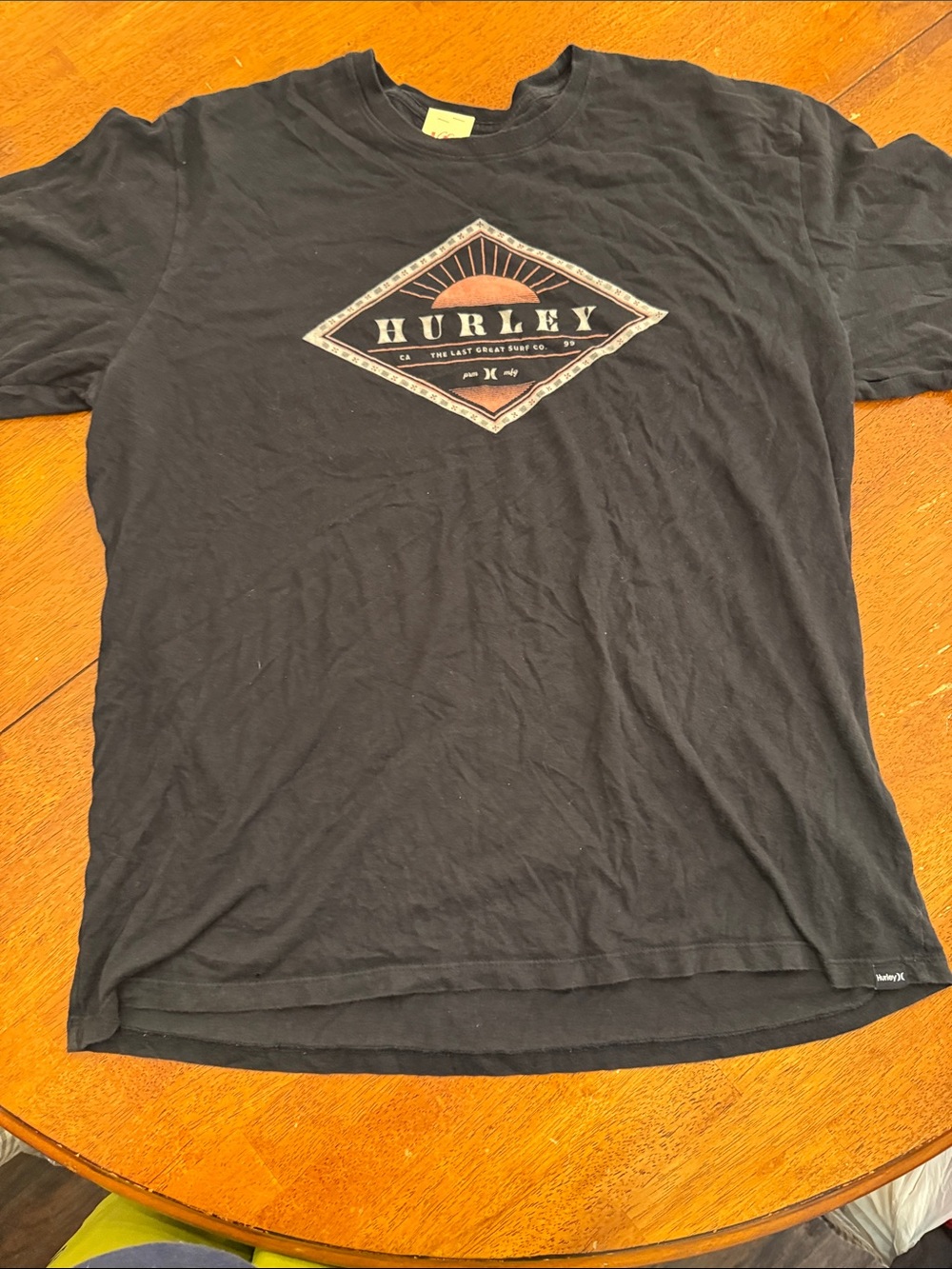 Hurley Black Short-Sleeve Graphic Tee with Diamond Logo xl
